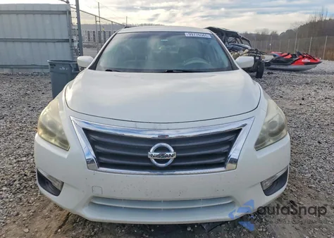 2015 Nissan Altima 2.5 z USA, uszkodzony, nr VIN 1N4AL3AP9FN322193